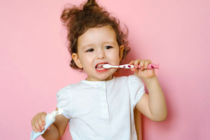 Когда начинать ребенку чистить зубы?